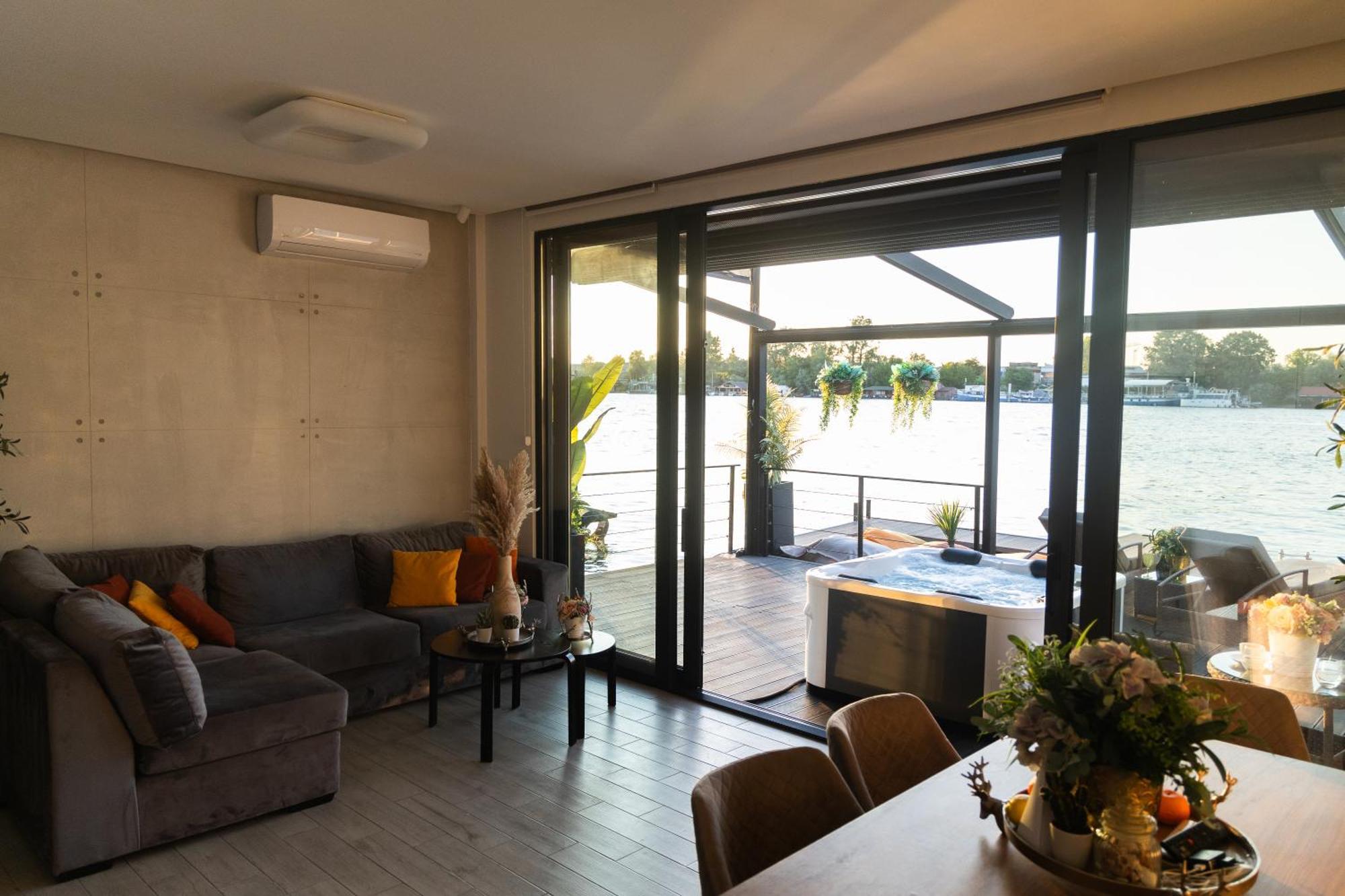 Ada Moment Splav- Kuca Na Reci Beograd- Floating House On Sava River ,Belgrad Exterior foto